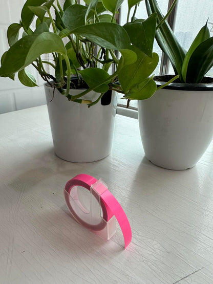 Airmall kompatibel Dymo Omega Etikettenband 3D Vinyl-Prägeetiketten 9mm Fluoreszierendes Rosa Prägeband für Dymo Omega und Junior Prägegerät Etikettier, 5 Rollen